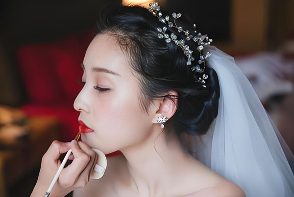 本溪婚纱摄影|本溪米澜春天主题新娘化妆造型工作室
